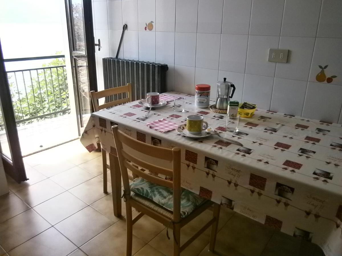 ורנה Casa In Riva Al Lago מראה חיצוני תמונה