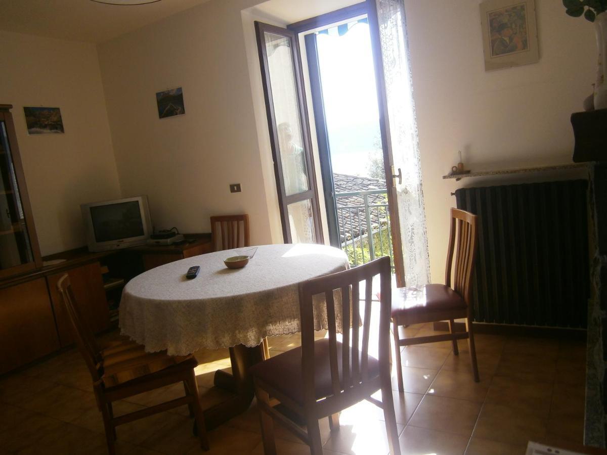 ורנה Casa In Riva Al Lago מראה חיצוני תמונה